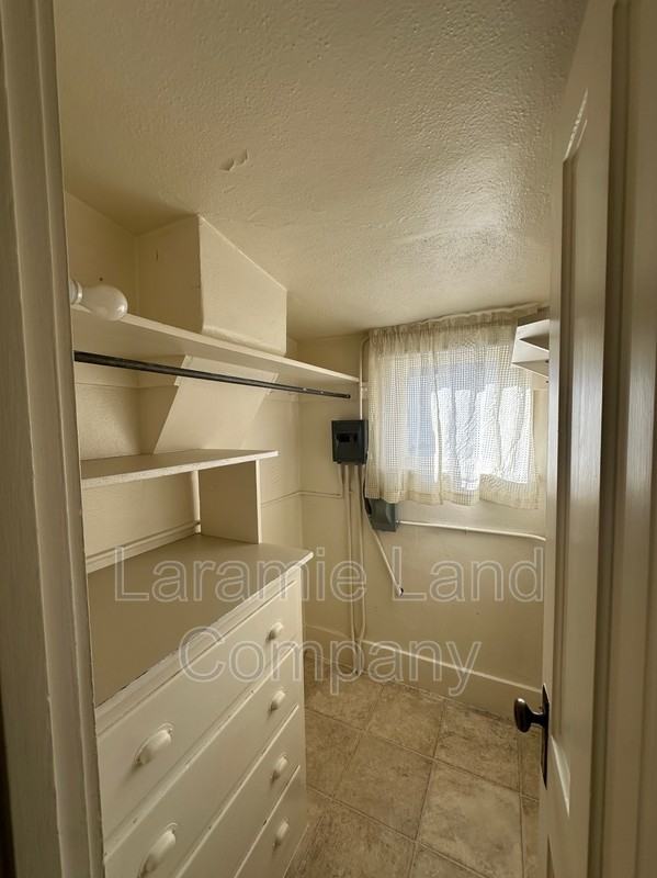 154 1/2 N Hodgeman St - Photo 4 of 9