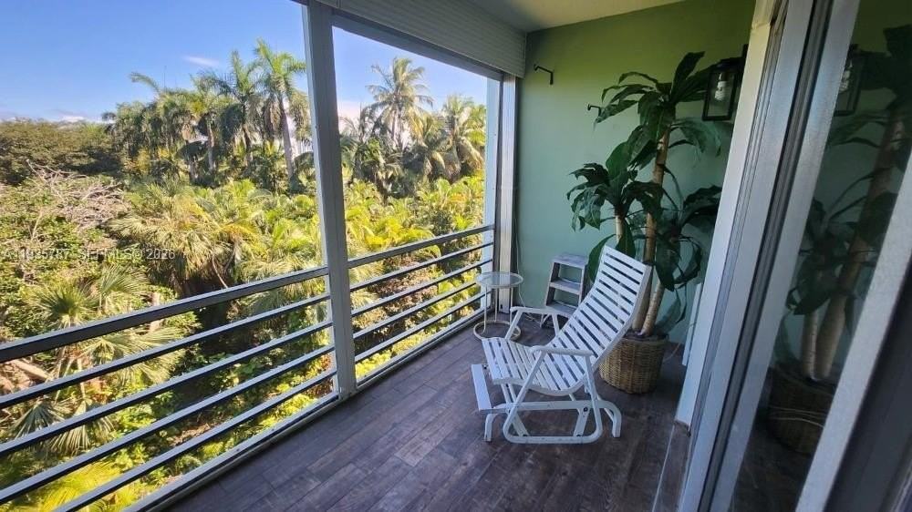 700 Ne 14th Ave #401 - Photo 5 of 15