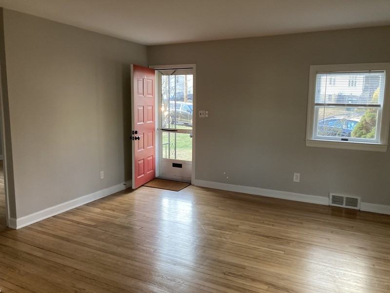 1210 Rosedale Ave - Photo 4 of 22