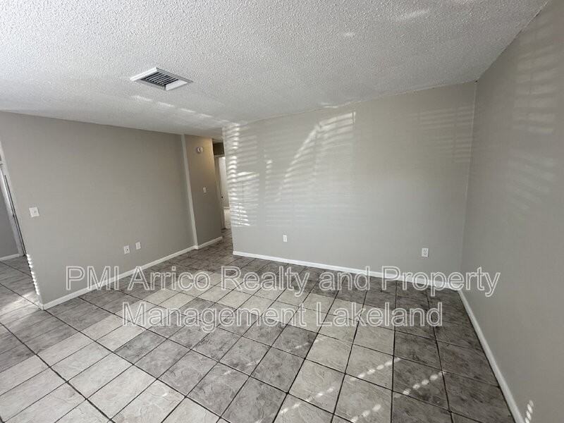 845 Castle Way - Photo 4 of 11