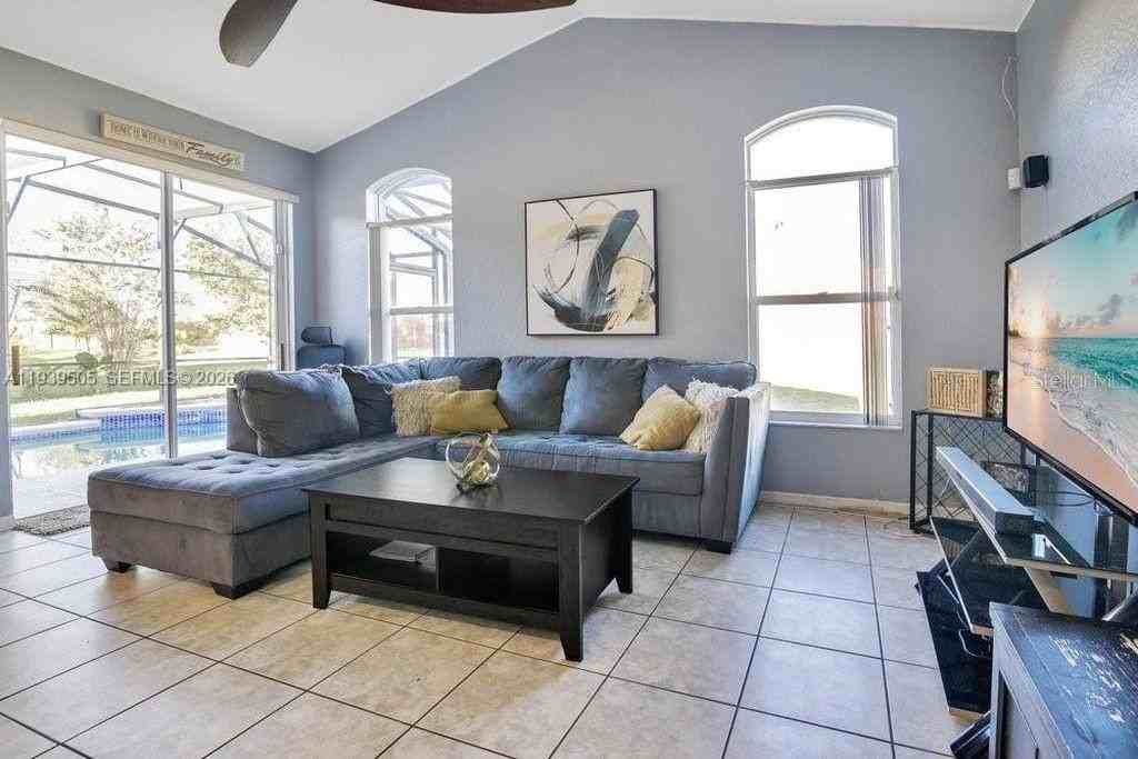 321 Corvina Dr - Photo 3 of 29