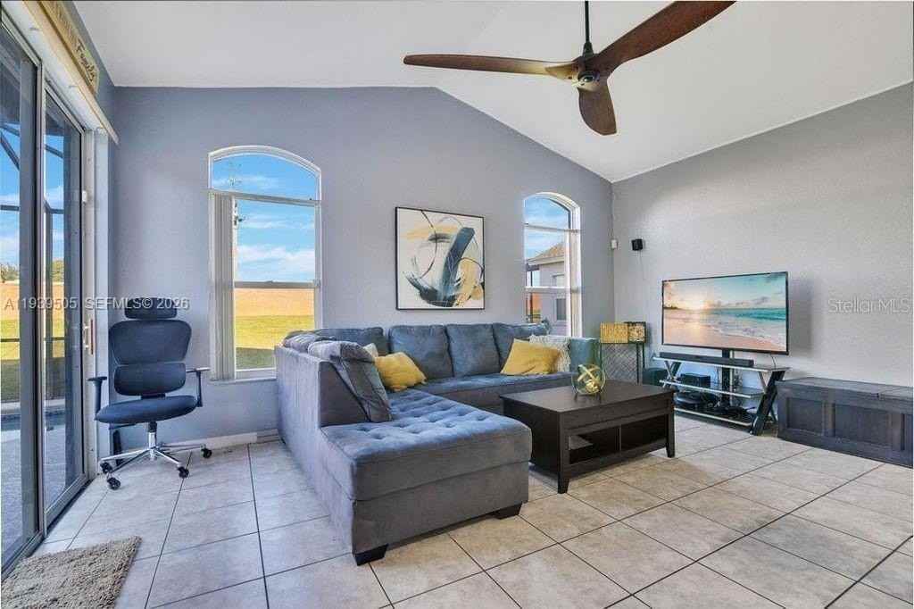 321 Corvina Dr - Photo 4 of 29