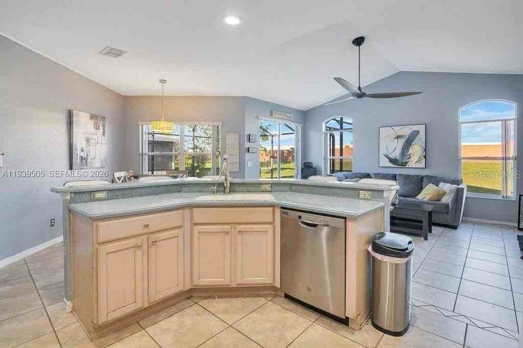 321 Corvina Dr - Photo 6 of 29