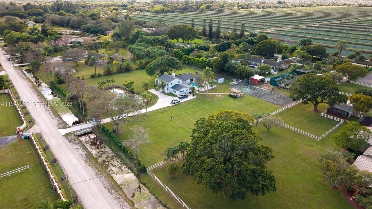 7601 Nw 82nd Ter - Photo 3 of 50