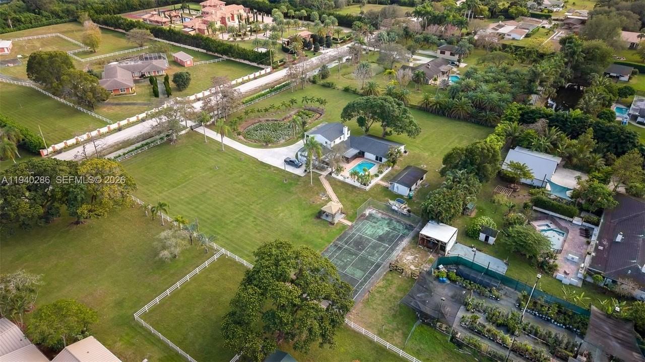 7601 Nw 82nd Ter - Photo 5 of 50