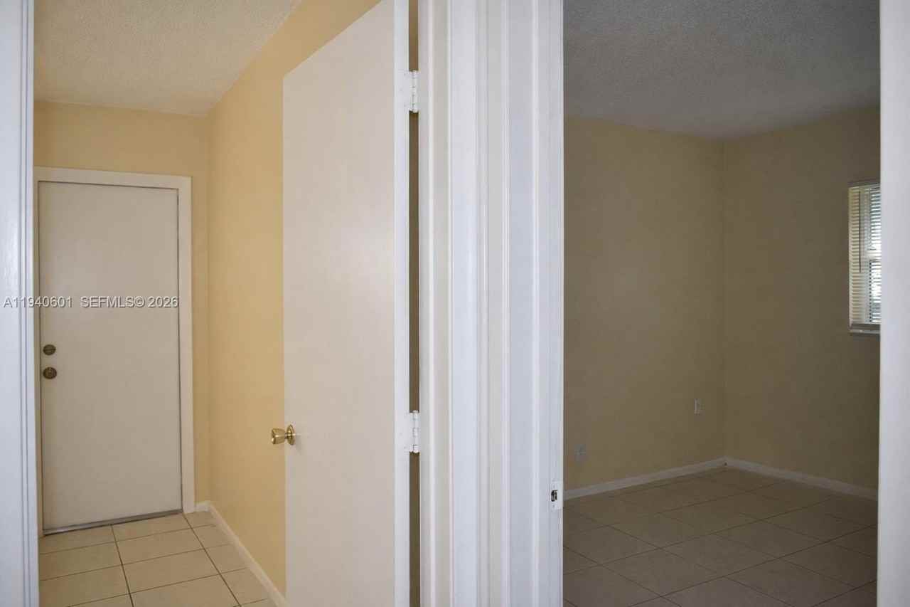 3841 Ne 3rd Ave #4 - Photo 7 of 16