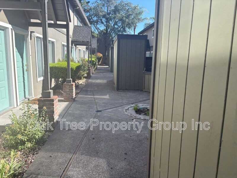 418 6th St #1 - Photo 6 of 14