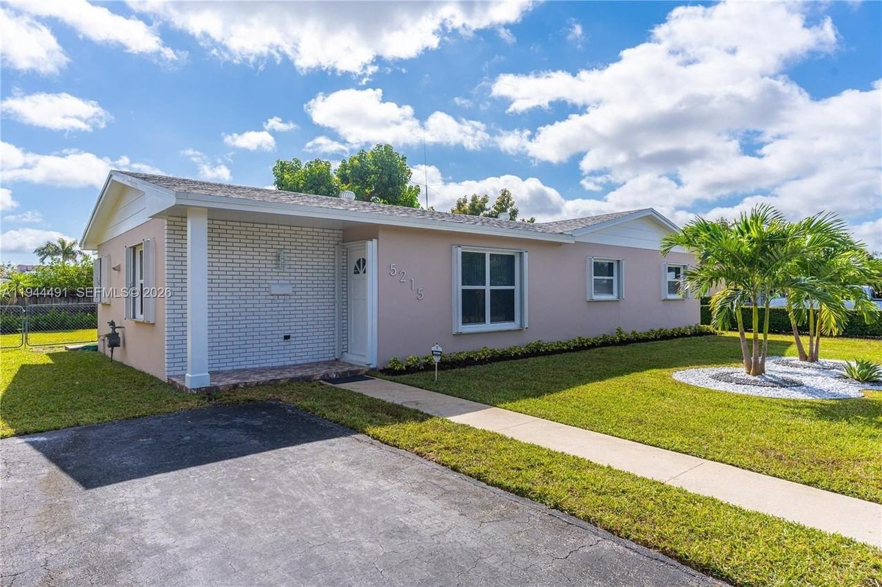 5215 Sw 128th Ave #0 - Photo 2 of 38