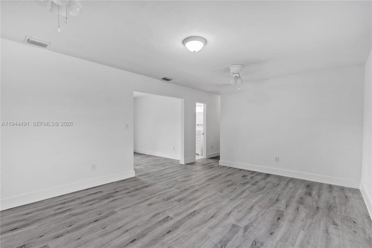 5215 Sw 128th Ave #0 - Photo 7 of 38