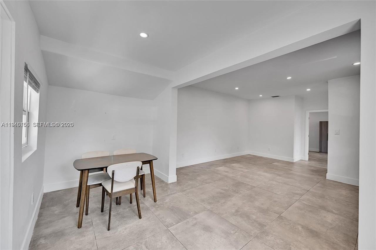 21 Ne 48th St #21 - Photo 2 of 32