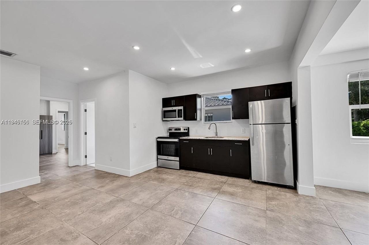 21 Ne 48th St #21 - Photo 5 of 32