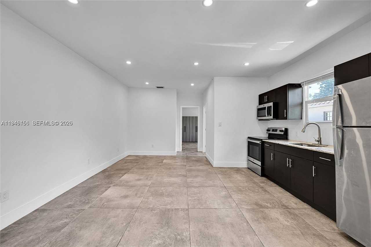 21 Ne 48th St #21 - Photo 7 of 32