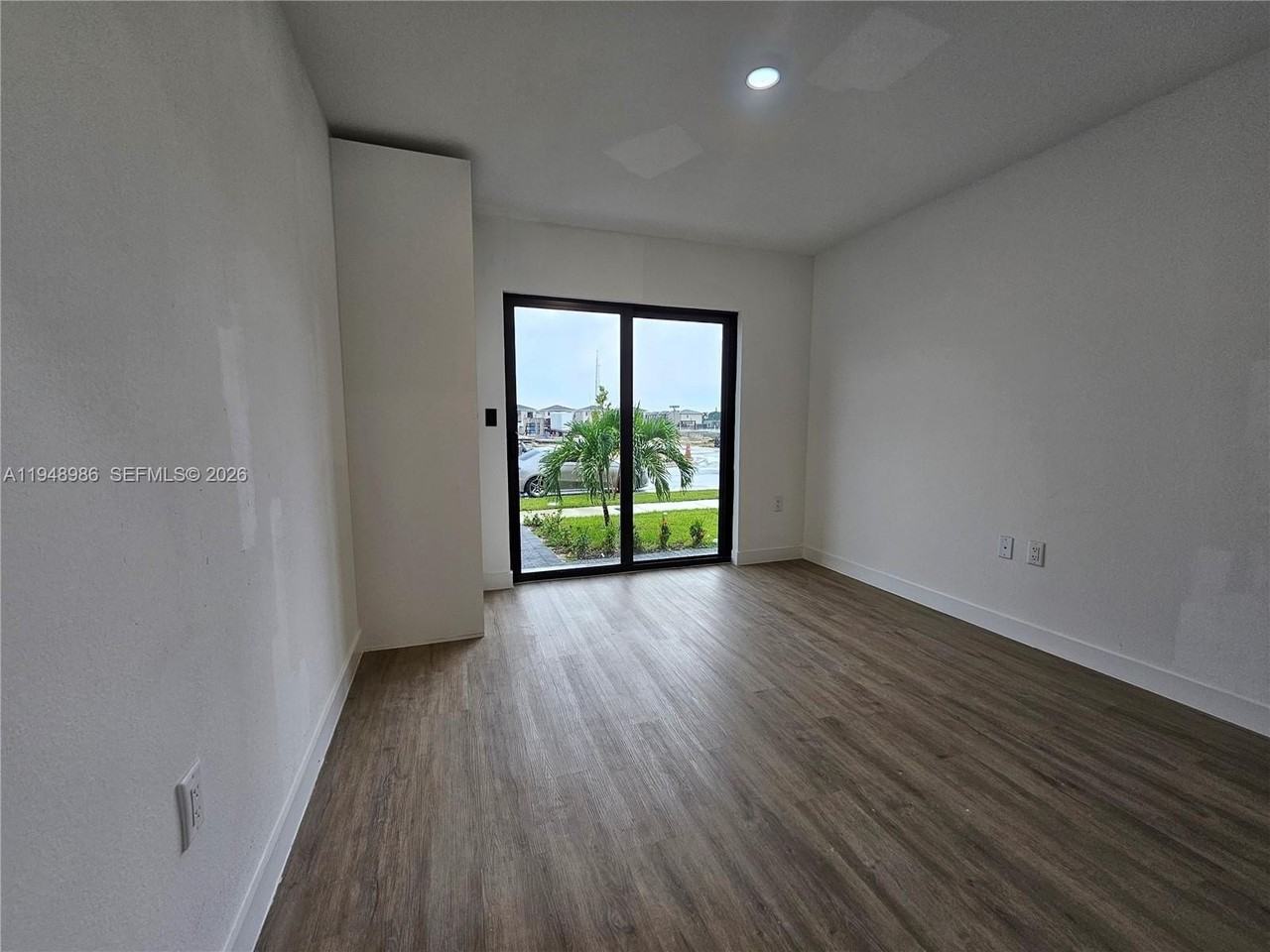 215 Nw 13th Pl #0 - Photo 2 of 23