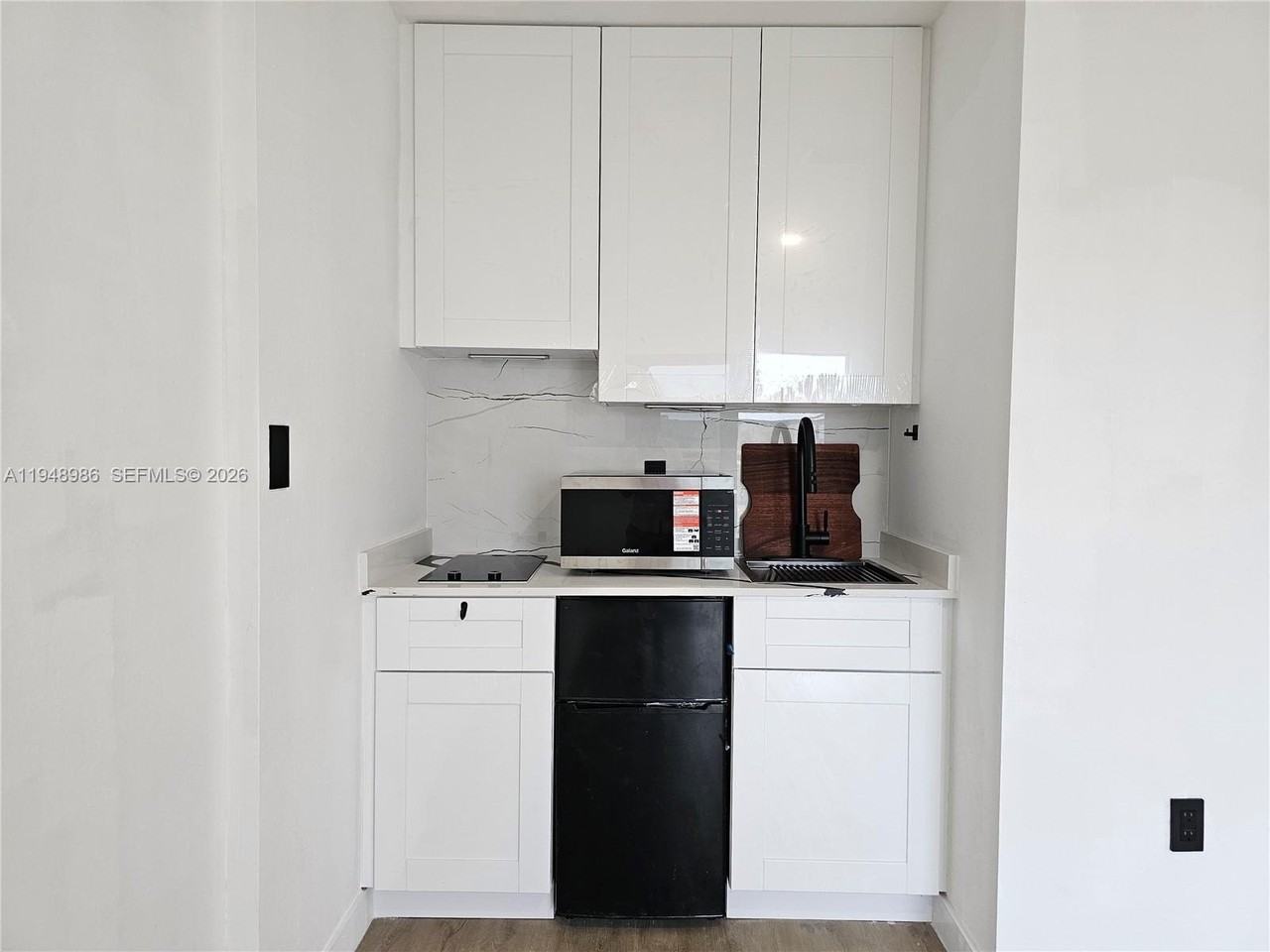 215 Nw 13th Pl #0 - Photo 4 of 23