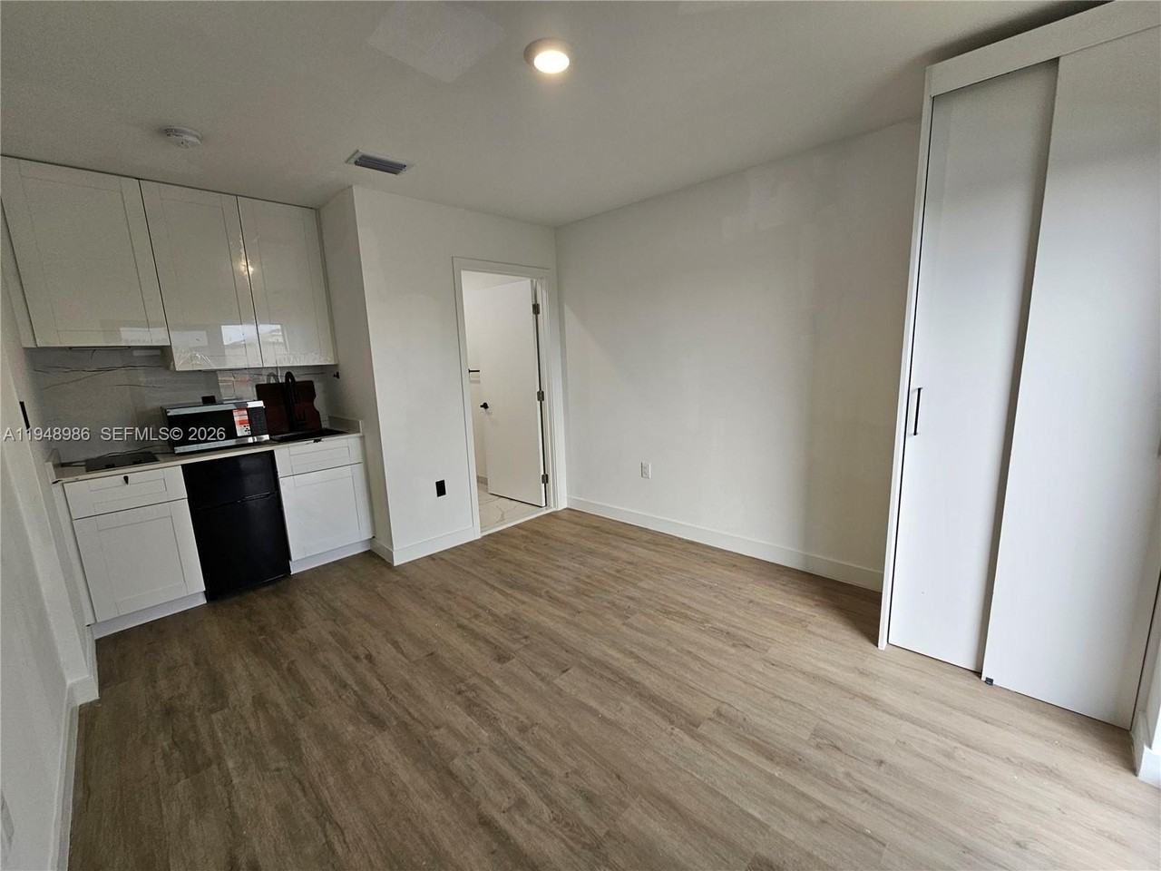 215 Nw 13th Pl #0 - Photo 5 of 23