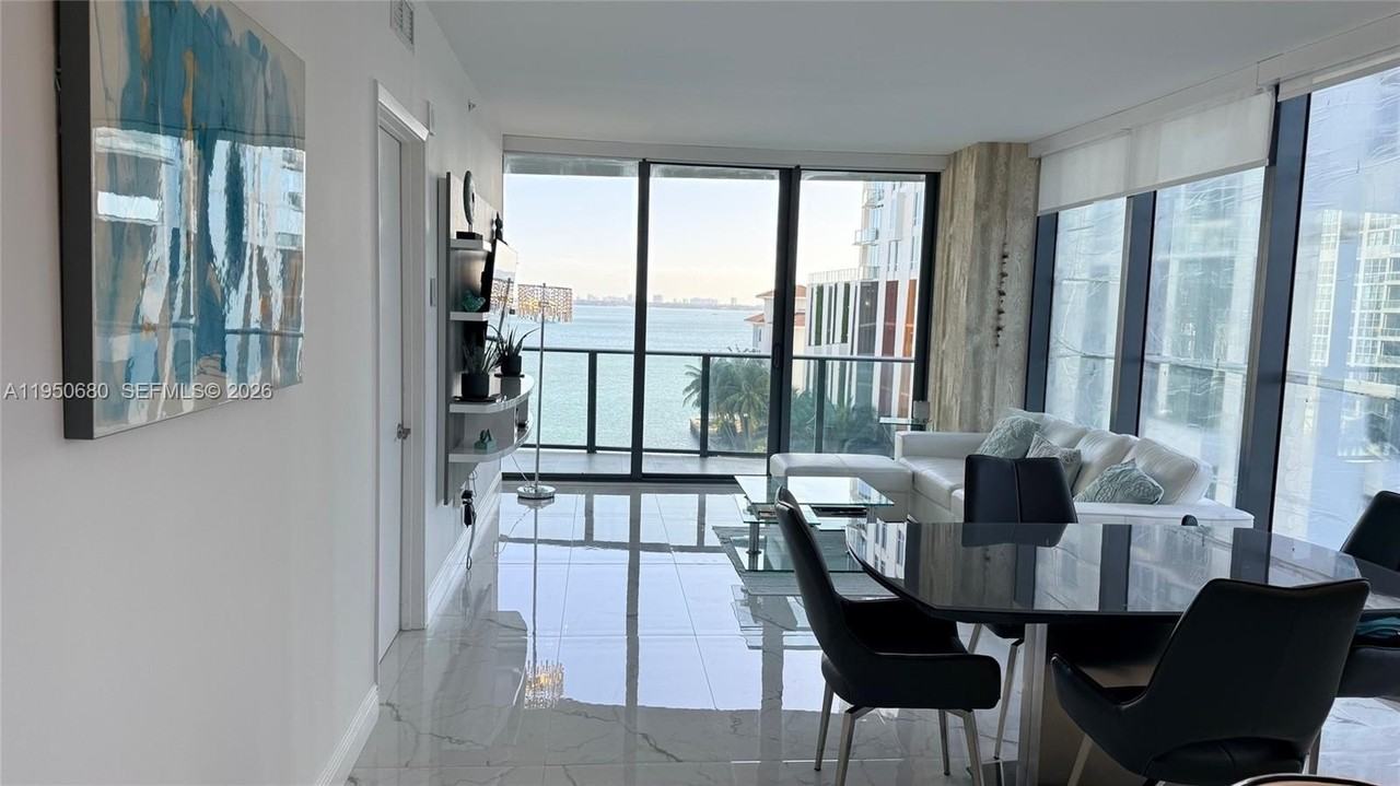 460 Ne 28th St #608 - Photo 5 of 15