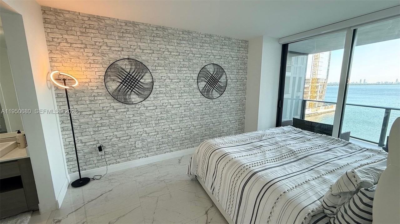 460 Ne 28th St #608 - Photo 7 of 15