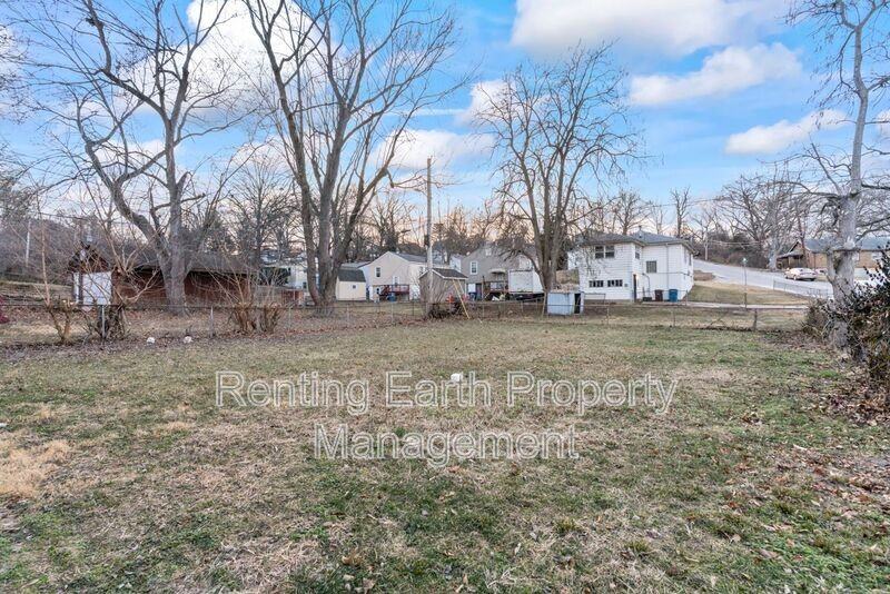 801 Thomas Ave - Photo 4 of 18