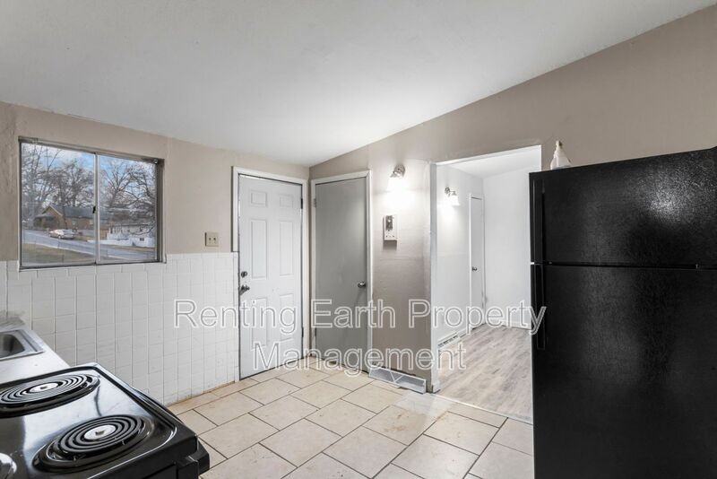 801 Thomas Ave - Photo 7 of 18