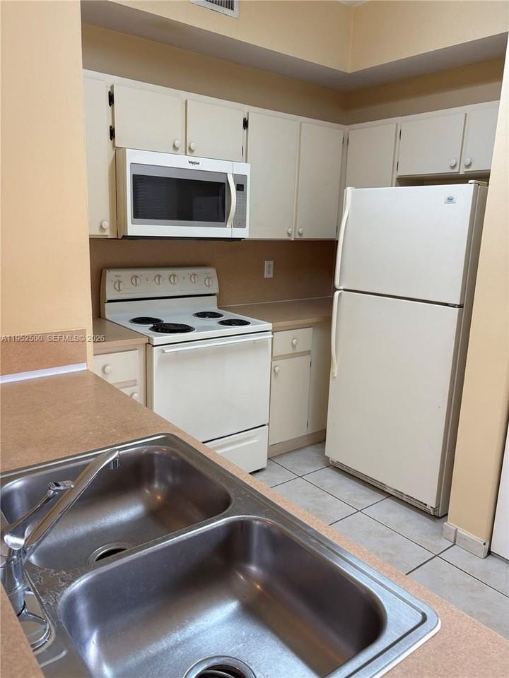 7320 Nw 114th Ave #202 - Photo 5 of 13