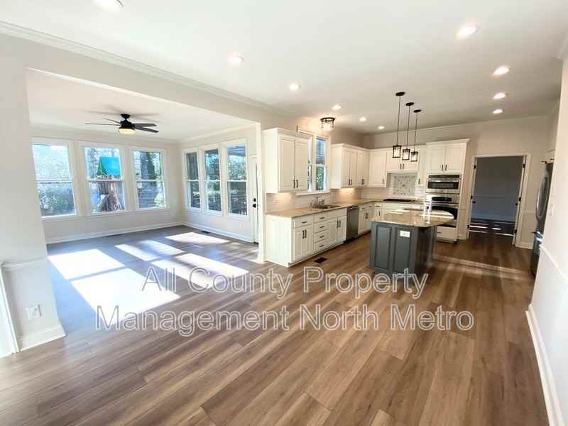 565 Wayt Rd - Photo 4 of 17