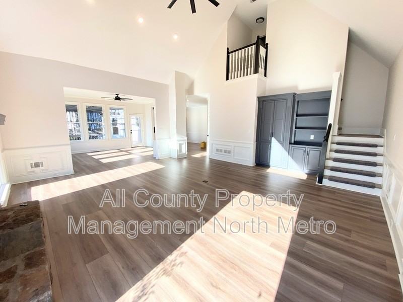 565 Wayt Rd - Photo 7 of 17