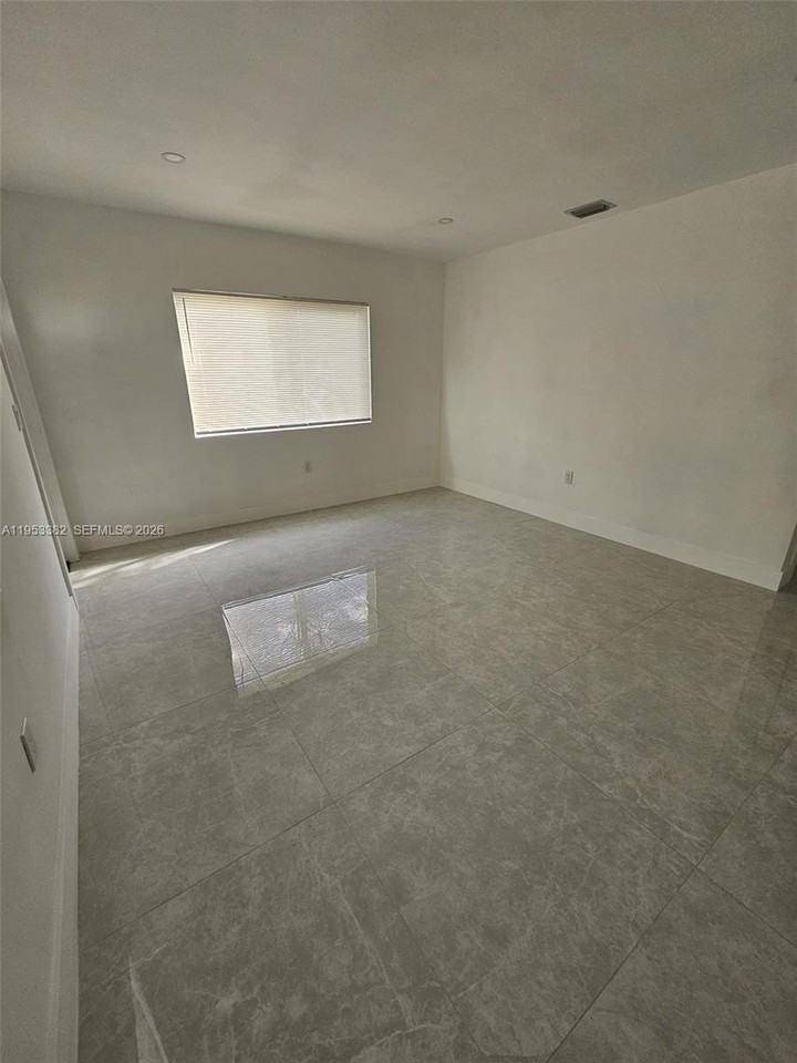 2488 Sw 6th Ct #0 - Photo 4 of 33