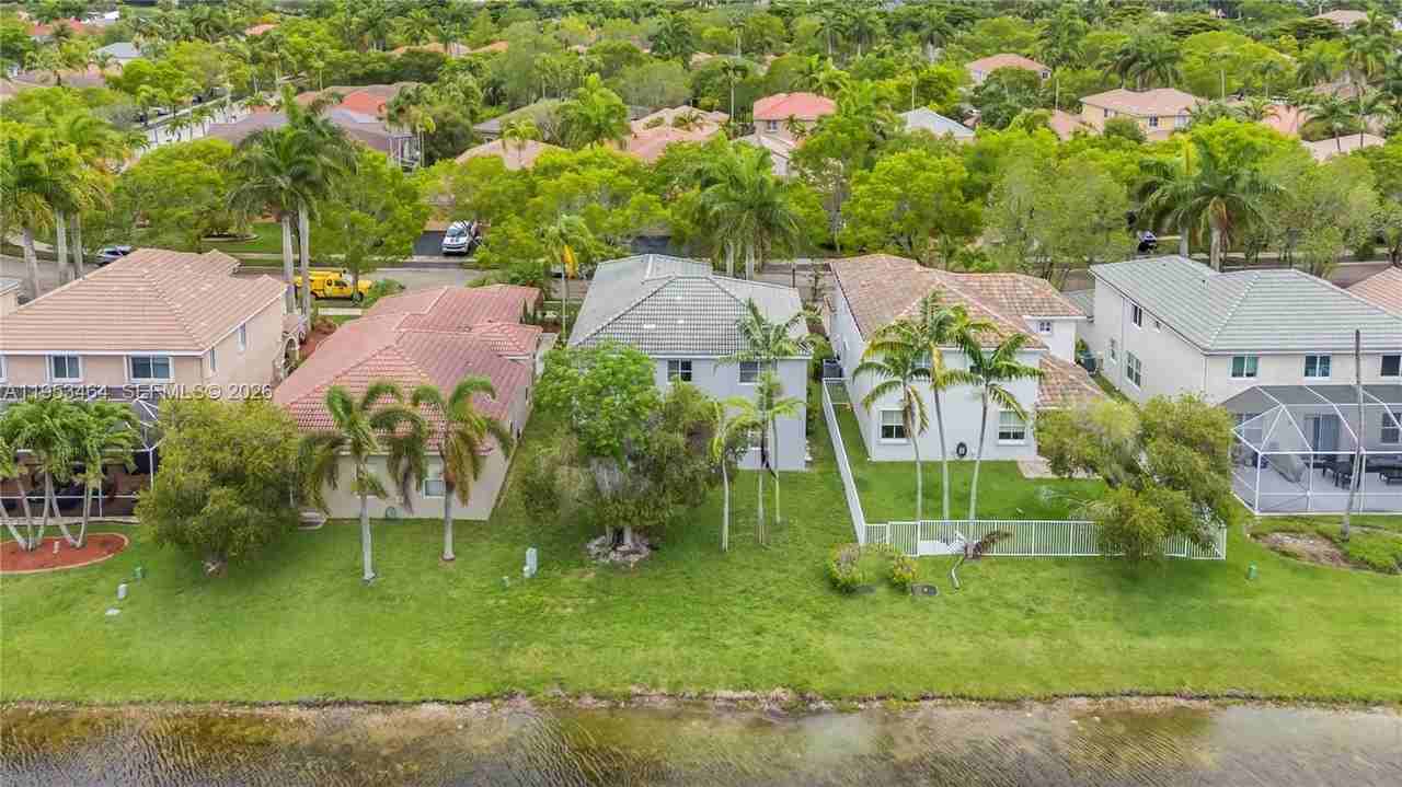 1042 Bluewood Ter #1042 - Photo 3 of 45