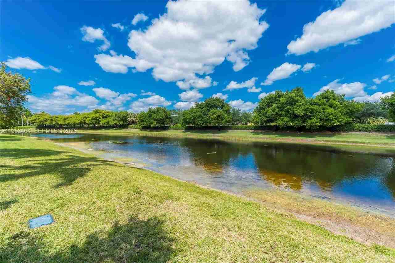 1042 Bluewood Ter #1042 - Photo 4 of 45