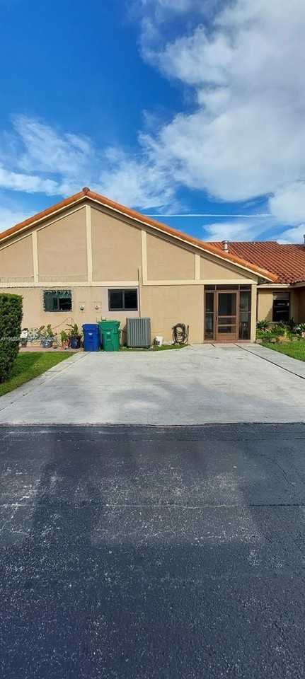 19525 Cypress Ct E #19525 - Photo 2 of 13