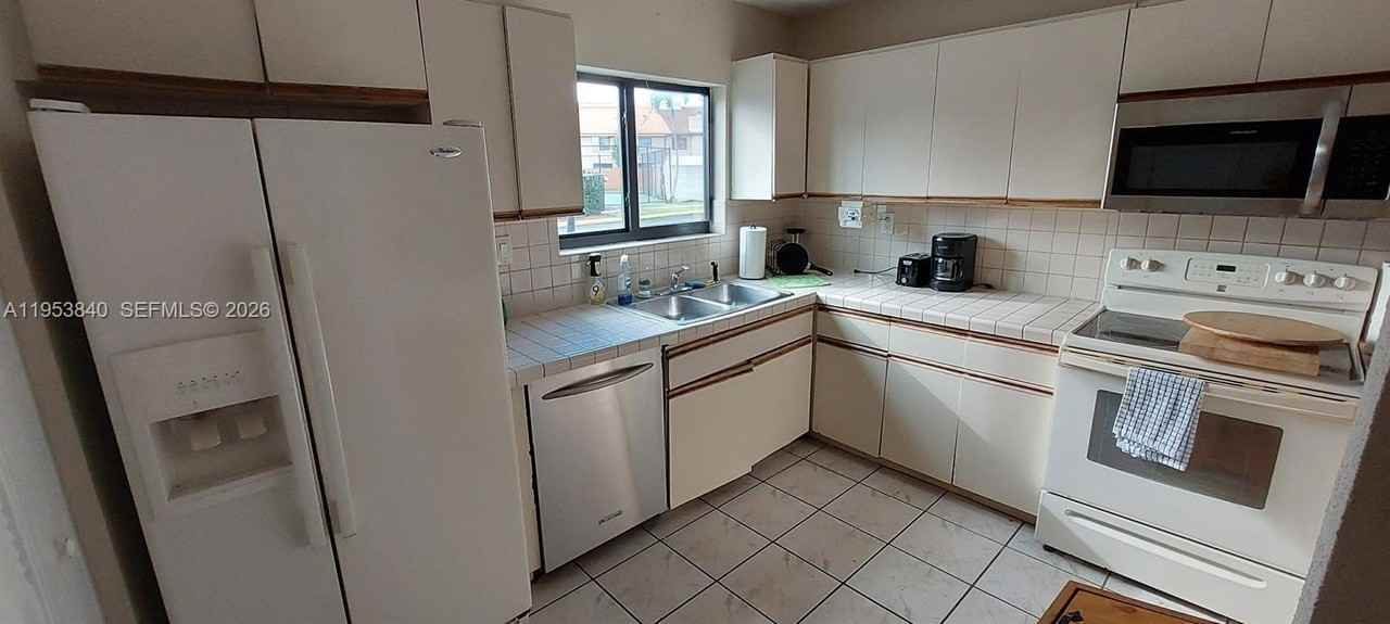 19525 Cypress Ct E #19525 - Photo 3 of 13