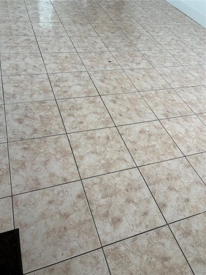 280 Ne 48th Ter - Photo 4 of 21