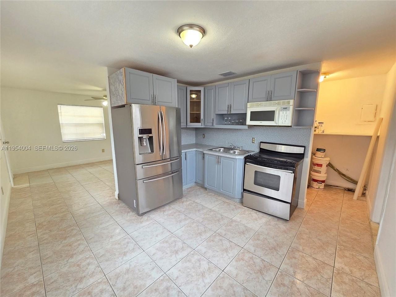 2311 Nw 33rd St #2311 - Photo 3 of 8