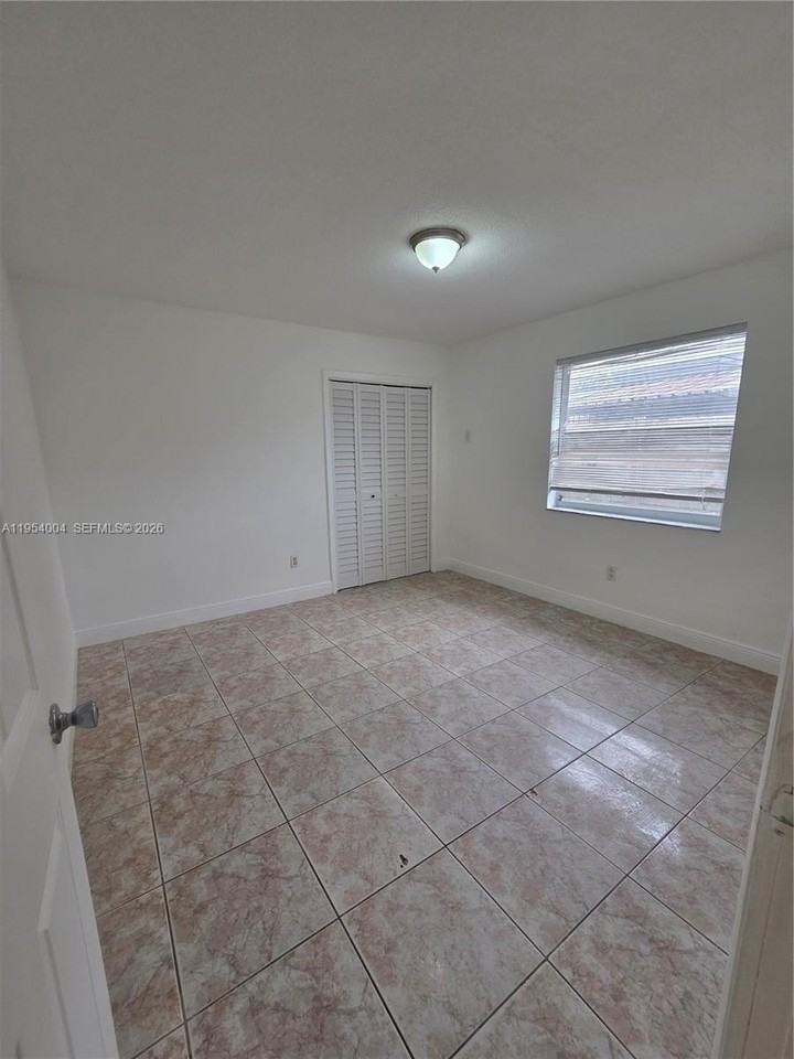 2311 Nw 33rd St #2311 - Photo 6 of 8