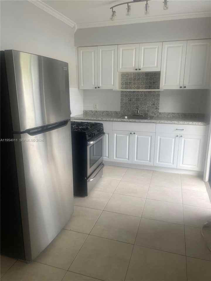 790 Ne 122nd St #1 - Photo 3 of 10