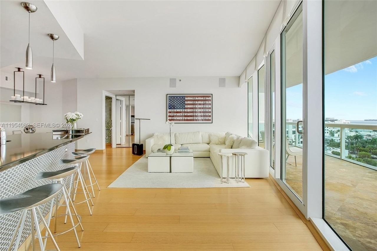 1000 S Pointe Dr #1007 - Photo 3 of 21