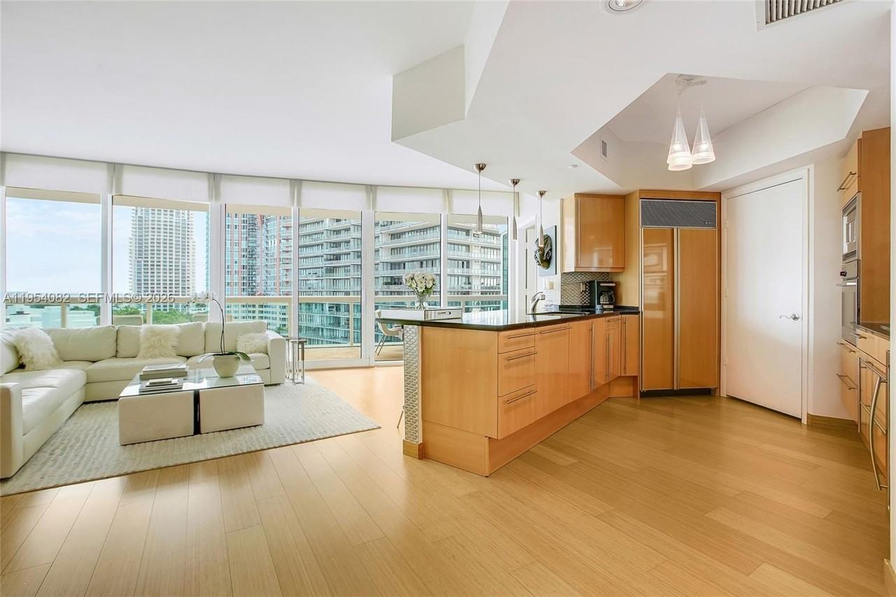 1000 S Pointe Dr #1007 - Photo 6 of 21