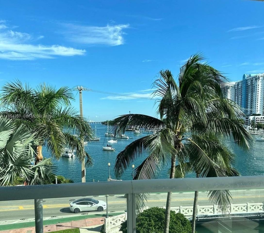 10 Venetian Way #404 - Photo 7 of 15