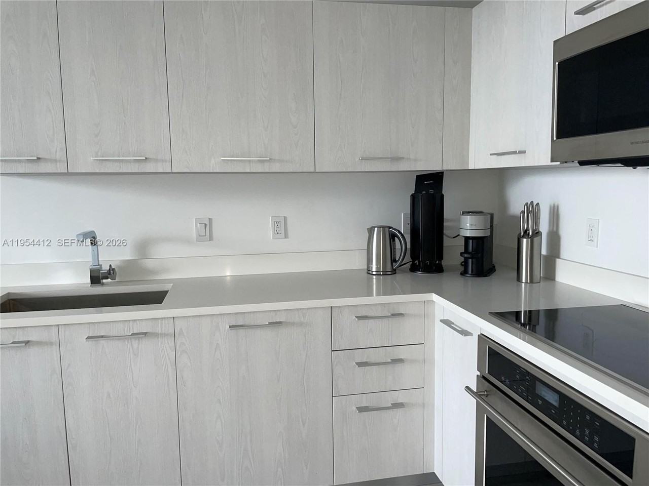 45 Sw 9th St #3910 - Photo 4 of 27