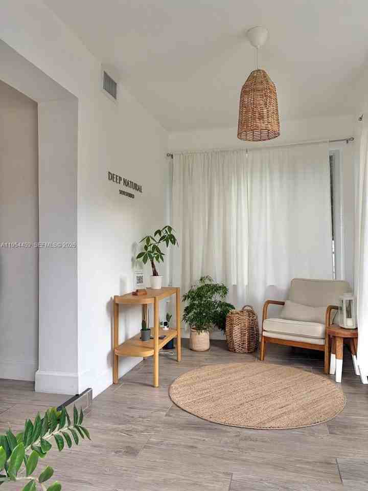 555 Ne 70th St #1stFL