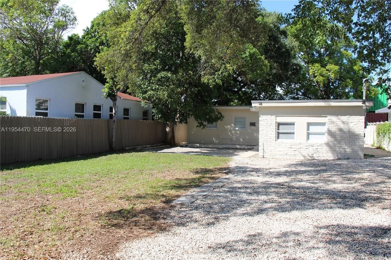 225 Nw 59th St #227 - Photo 2 of 10