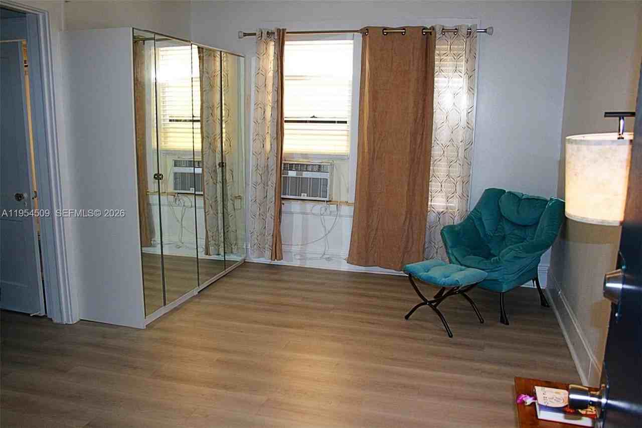 124 Mendoza Ave #1A - Photo 3 of 11