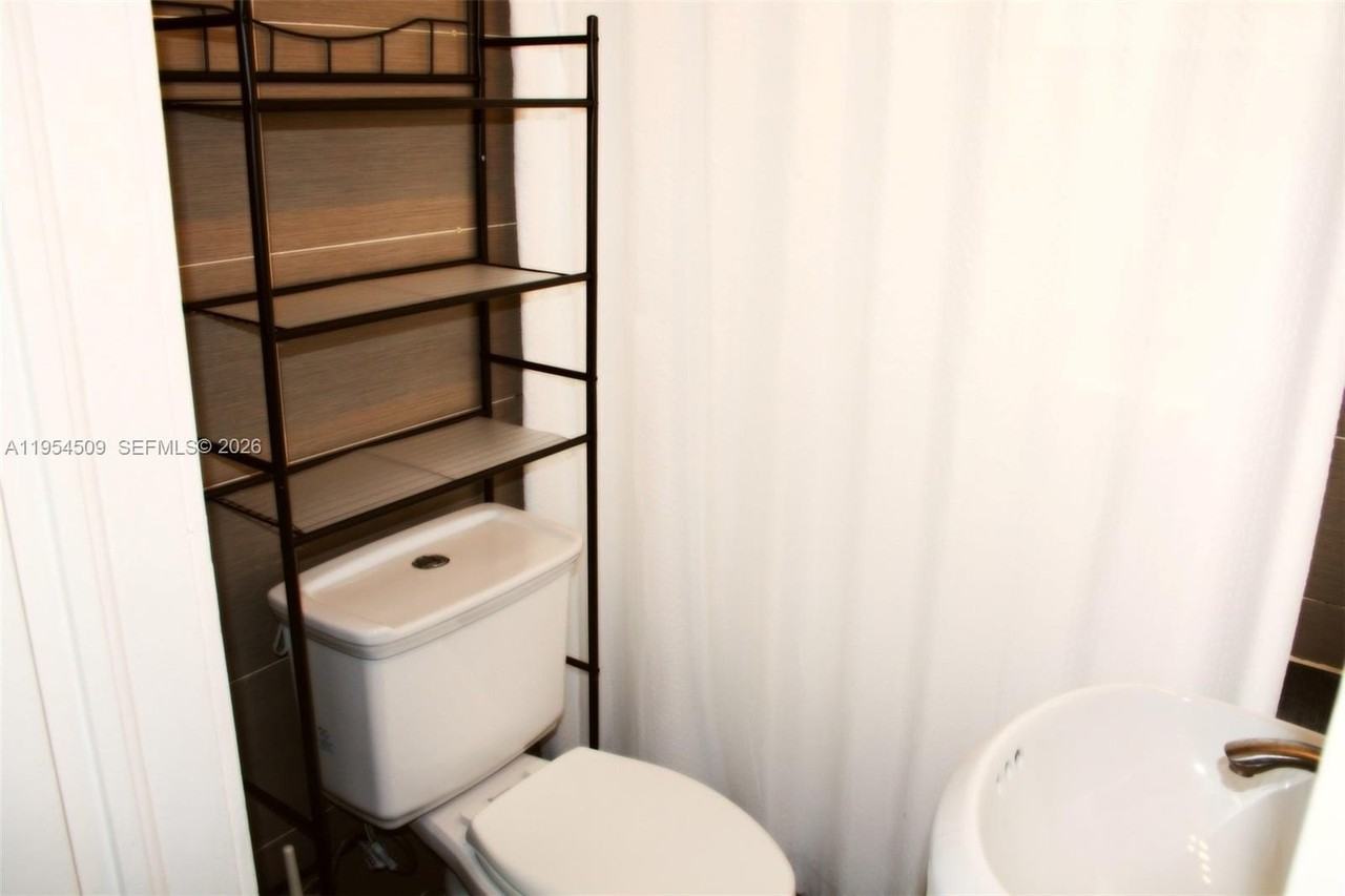 124 Mendoza Ave #1A - Photo 6 of 11