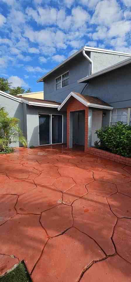 10823 Sw 147th Pl #0 - Photo 2 of 19