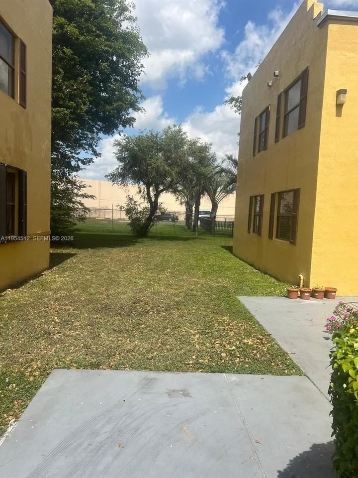 556 Nw 114th Ave #204 - Photo 7 of 12