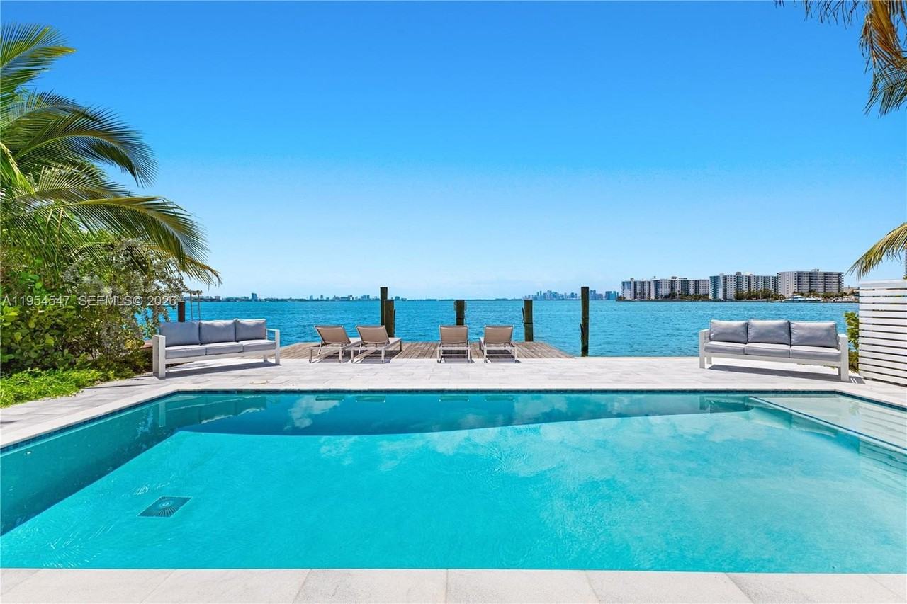 1930 Bay Dr Second Level Un #1 - Photo 4 of 27