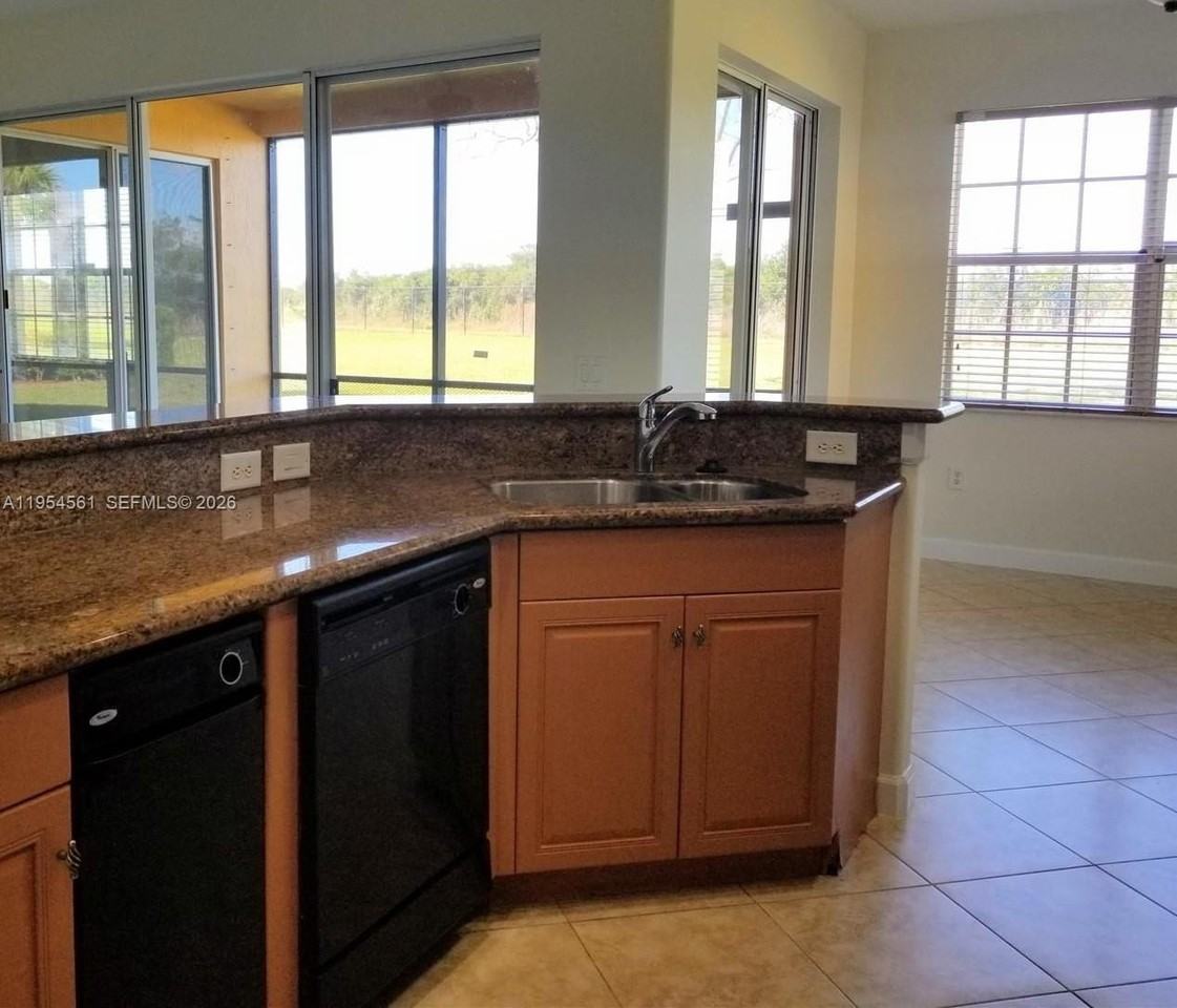 8255 Nw 128th Ln #19C - Photo 2 of 8