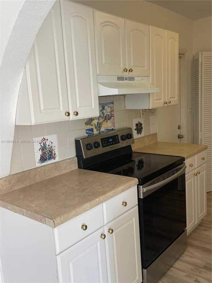 1531 N 69th Ter #0 - Photo 3 of 6