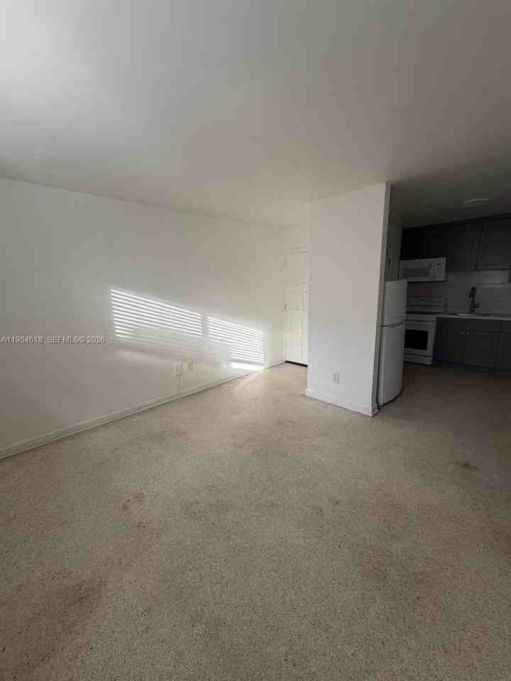 1608 Sw 4th St #9 - Photo 3 of 7