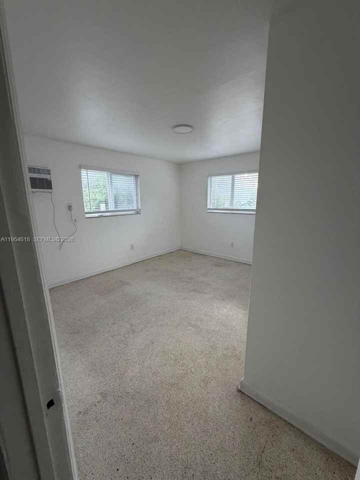 1608 Sw 4th St #9 - Photo 5 of 7